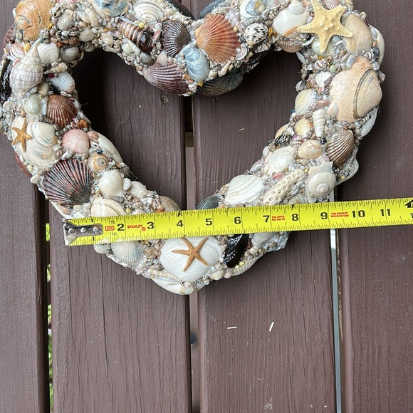 Handmade seashell wreath - Picture 9 of 10